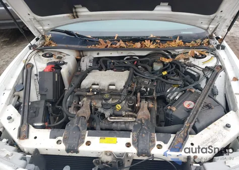 2000 Buick Century Custom z USA, uszkodzony, nr VIN 2G4WS52J5Y1143867